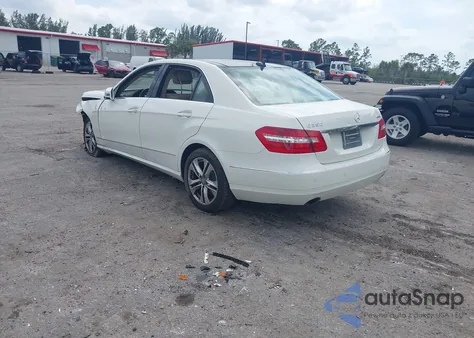 2011 Mercedes-Benz E 350 4Matic z USA, uszkodzony, nr VIN WDDHF8HB6BA342917